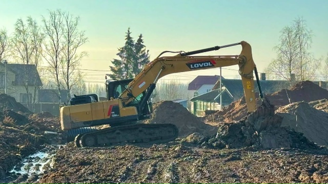Продолжаются работы по реконструкции подъезда к аэродрому «Кречевицы» в Новгородской области